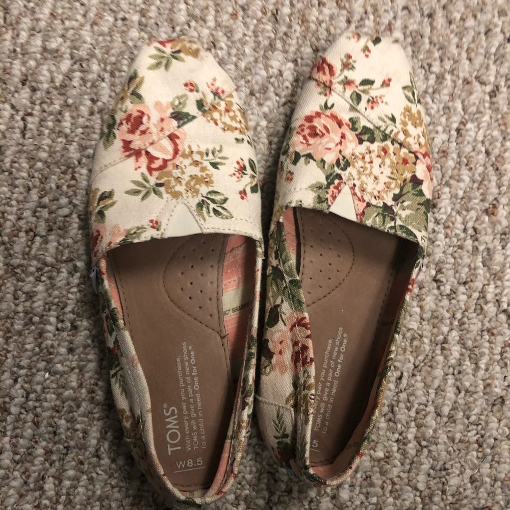 Floral TOMS